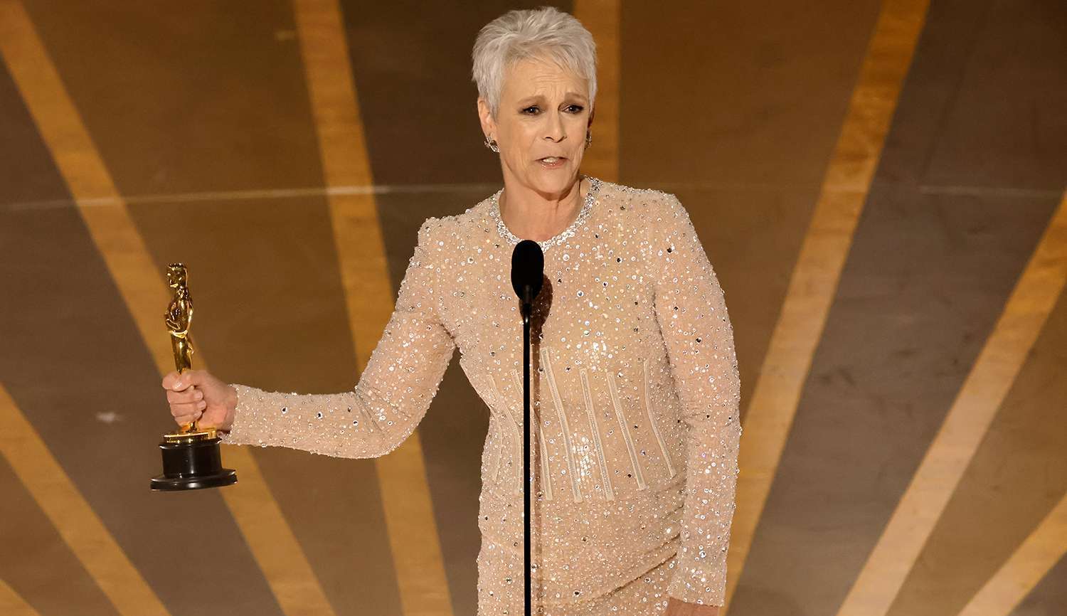 Oscar 2023: Jamie Lee Curtis vence a categoria Melhor Atriz Coadjuvante por “Tudo em Todo Lugar ao Mesmo Tempo”