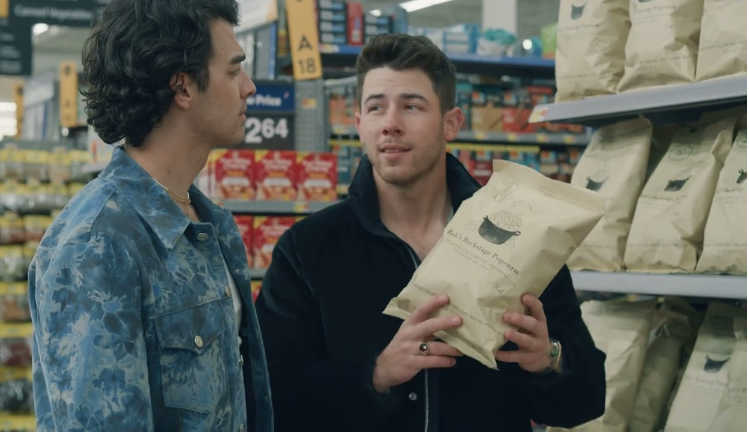 Pipoca rende abertura de mais de oito mil lojas para Priyanka Chopra e Nick Jonas