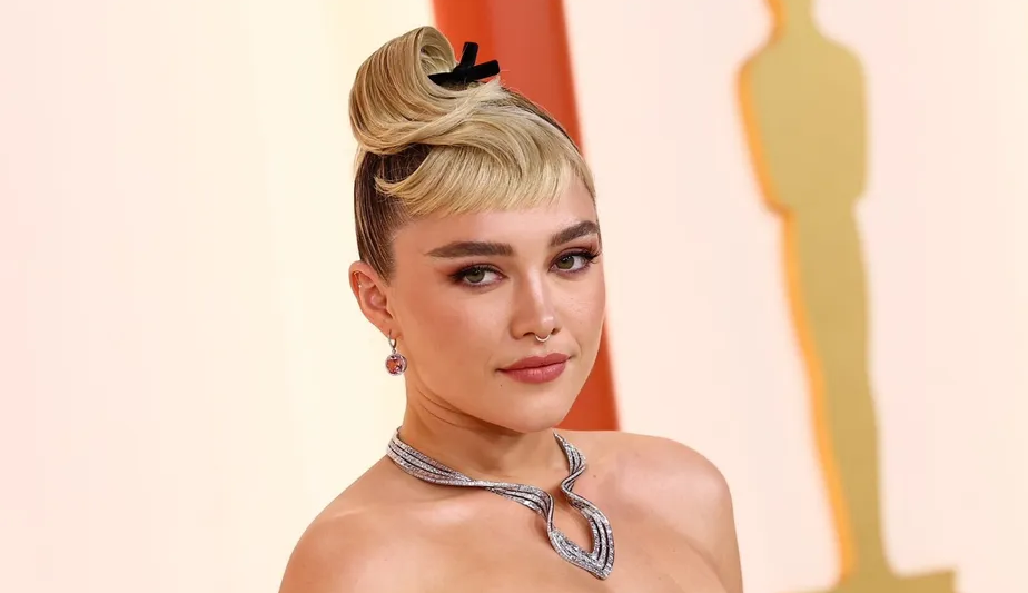 Laço em penteado é destaque no Oscar 2023