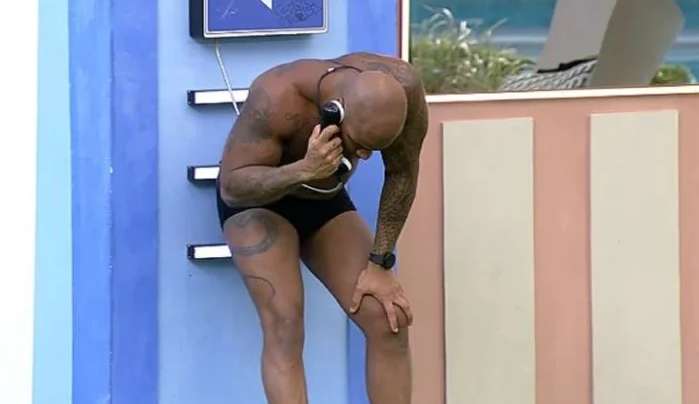 Big Fone pega todos de surpresa com fala em espanhol