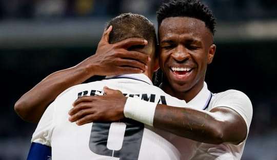 Real Madrid vence o Liverpool com gol de Benzema e garante vaga nas quartas da Champions