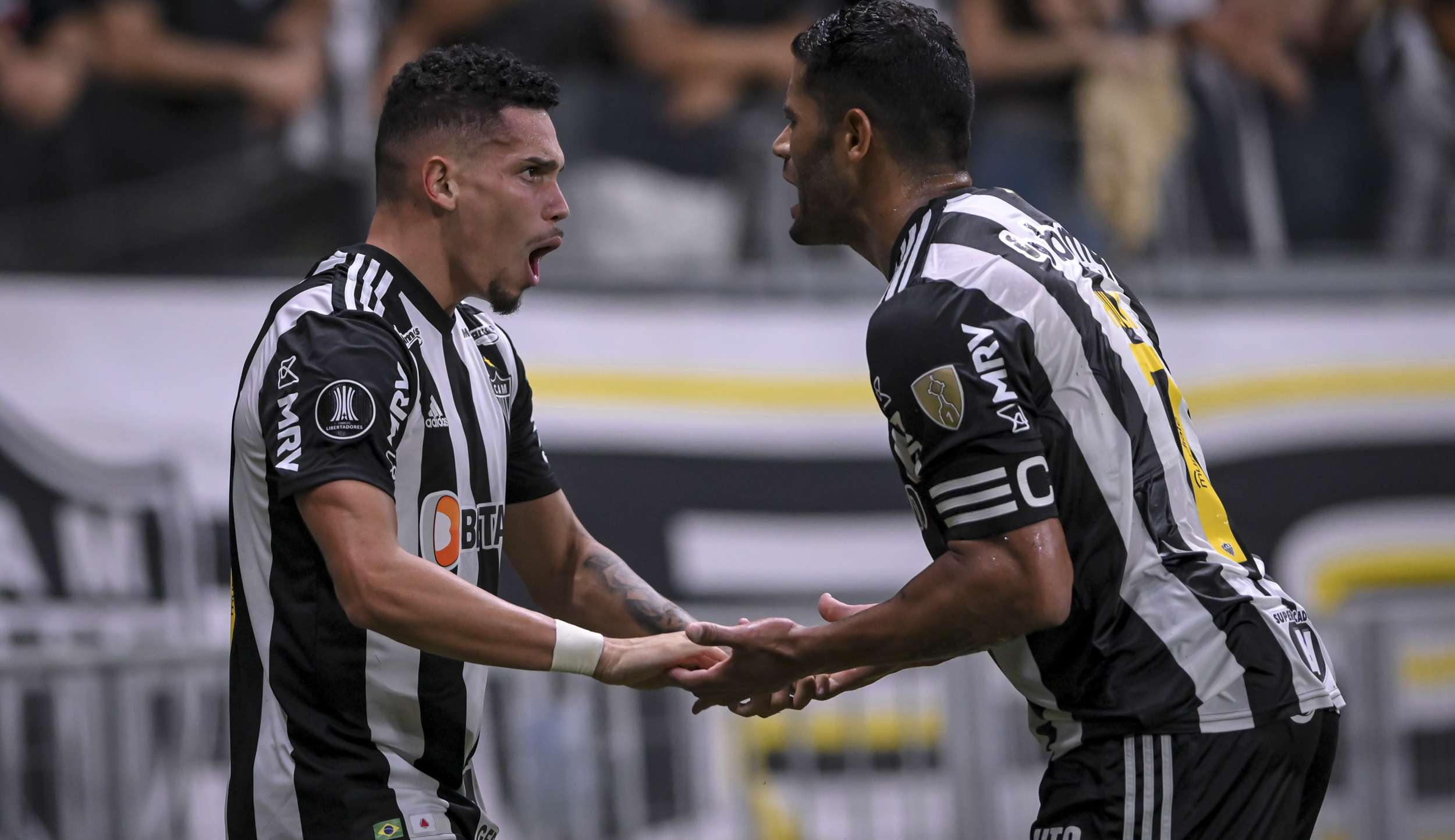 Em noite iluminada de Paulinho e Hulk, Atlético Mineiro vence Millonarios e avança para a fase de grupos da Libertadores