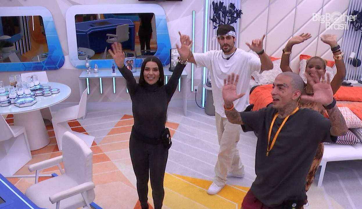 Dania Mendez mostra a casa do BBB para companheiro de La casa de los famosos
