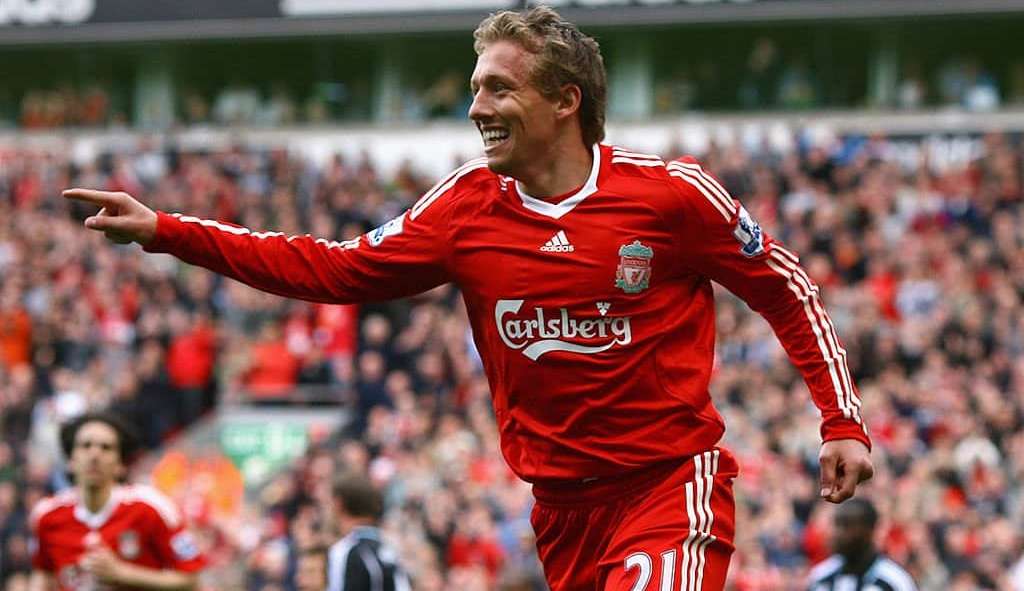 Liverpool homenageia Lucas Leiva “Estamos todos contigo”