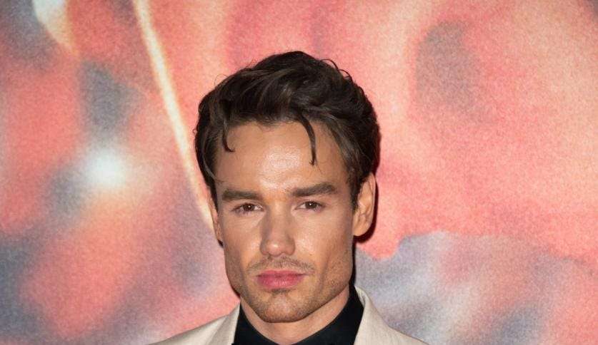 Liam Payne chama atenção no tapete vermelho