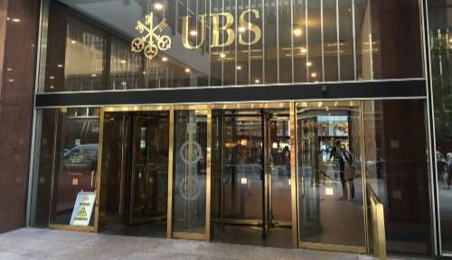 Banco suiço compra banco concorrente por mais de 3 bilhões em meio a crise