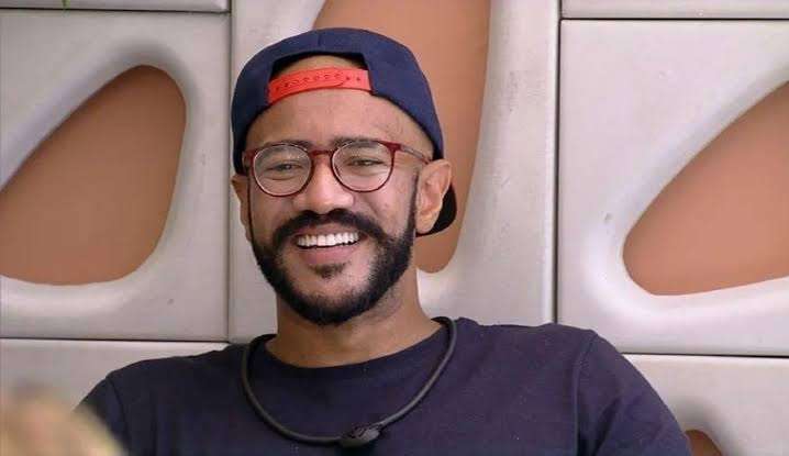 Bruna afirma que Ricardo tem alguém fora da casa e brothers o chamam de “Caloteiro dos Romances”