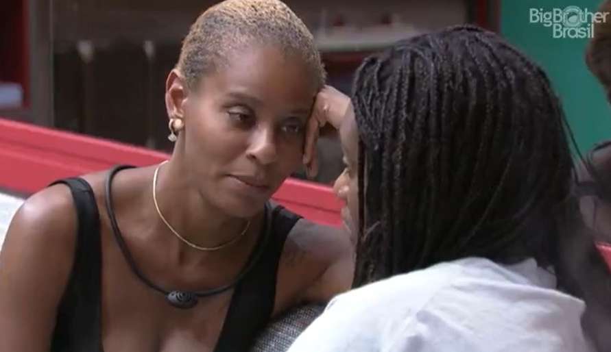 Sarah Aline admite para Aline Wirley que passa por um momento sensível