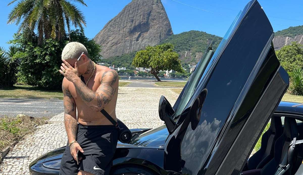 Filipe Ret apresenta seu novo single Deus Perdoa