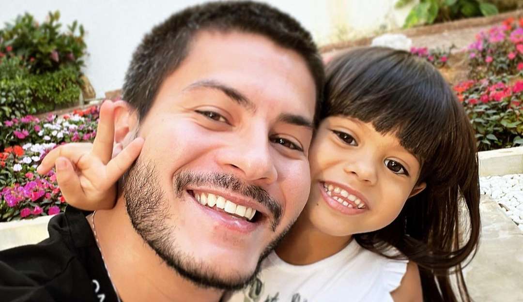 Arthur Aguiar fala como está sua filha após internação sem seu conhecimento