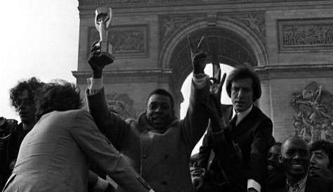 Pelé receberá homanagem da CBF em amistoso da seleção