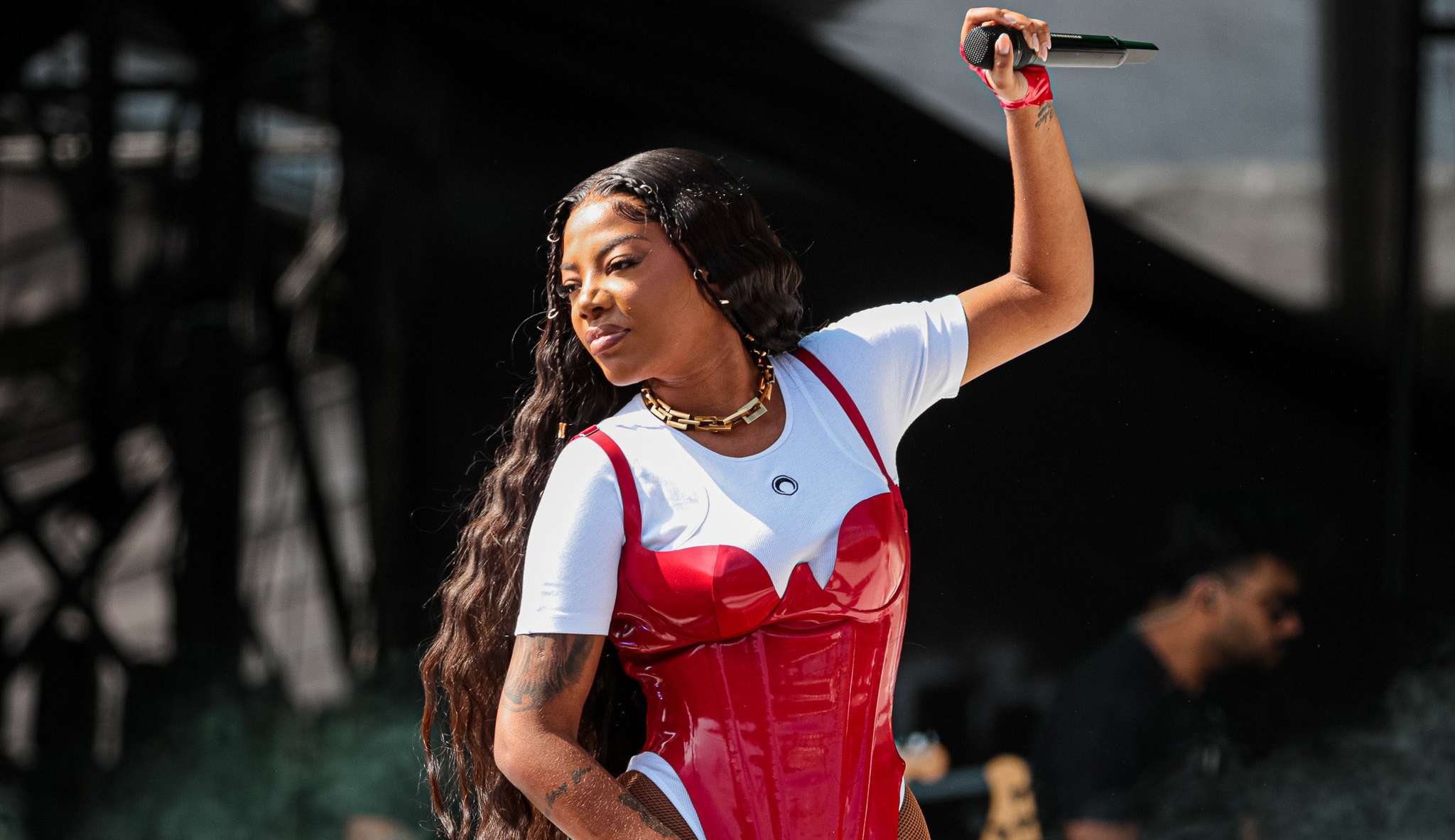 Ludmilla estreia no Lollapalooza com show diversificado