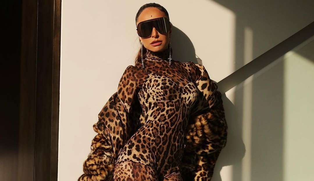 Solteira, Sabrina Sato chama a atenção em Lollapalooza