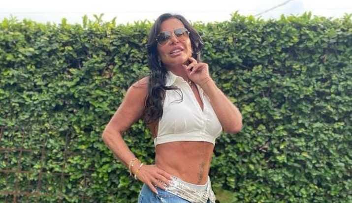 Gretchen chama atenção com um novo procedimento estético