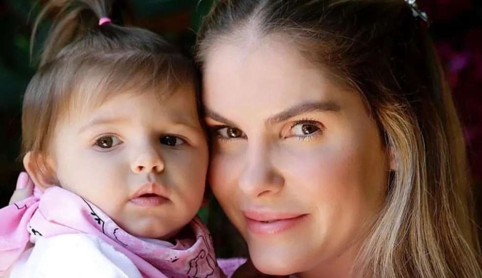 Com menos 25 kg após gestação, Bárbara Evans rebate críticas sobre seu corpo