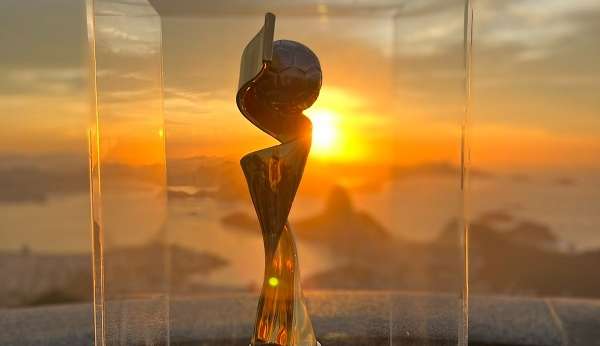 Troféu da Copa do Mundo Feminina é exibida no Rio de Janeiro