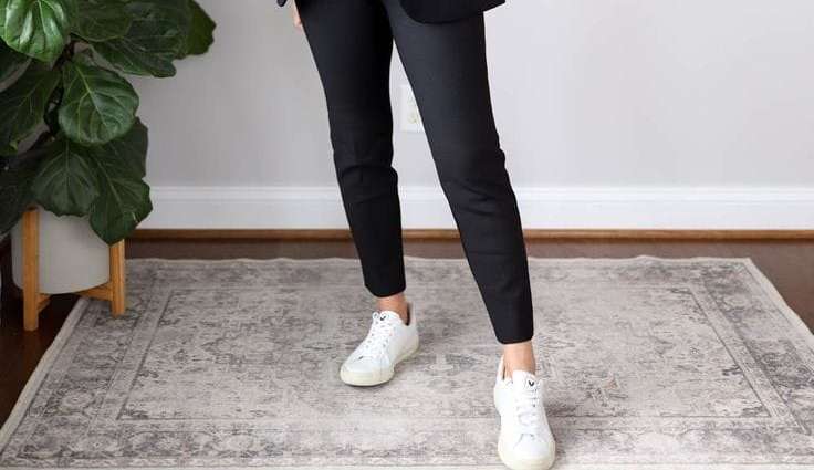 Tênis para trabalhar: descendo do salto com elegância