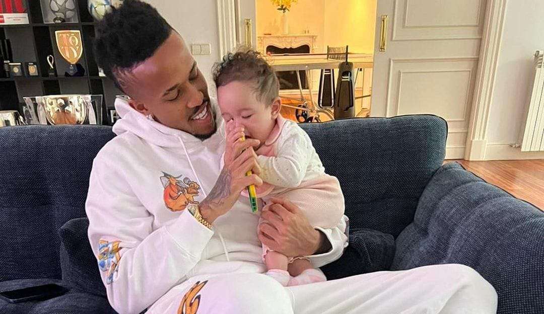 Eder MIlitão celebra a visita de Cecília, sua filha, na Espanha