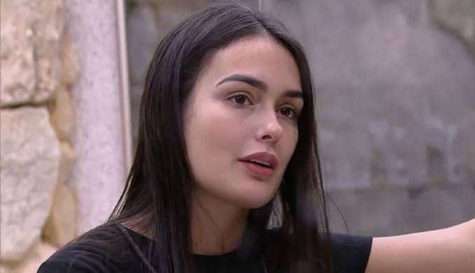 Larissa fala de ataques que recebeu fora da casa sobre seu corpo