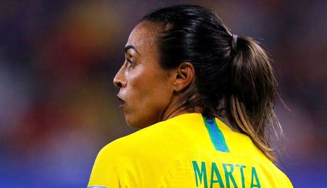 Marta é cortada da seleção após nova lesão