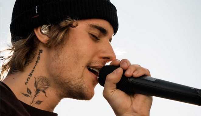 Justin Bieber adia turnê para 2022