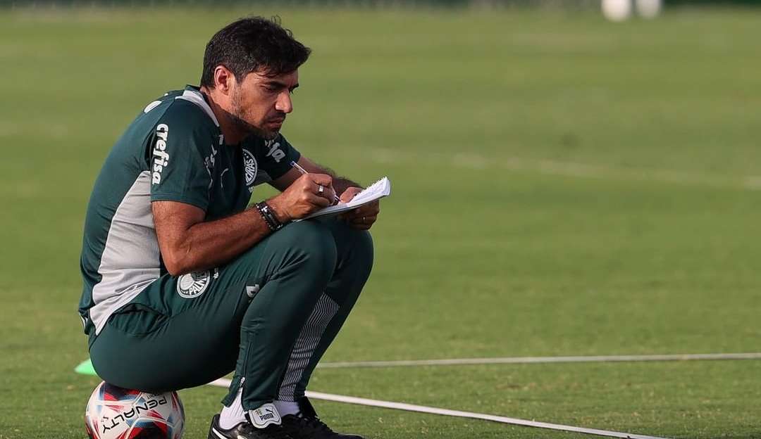 Abel explica a contratação de Artur: “Necessidade de um ponta é lógica”