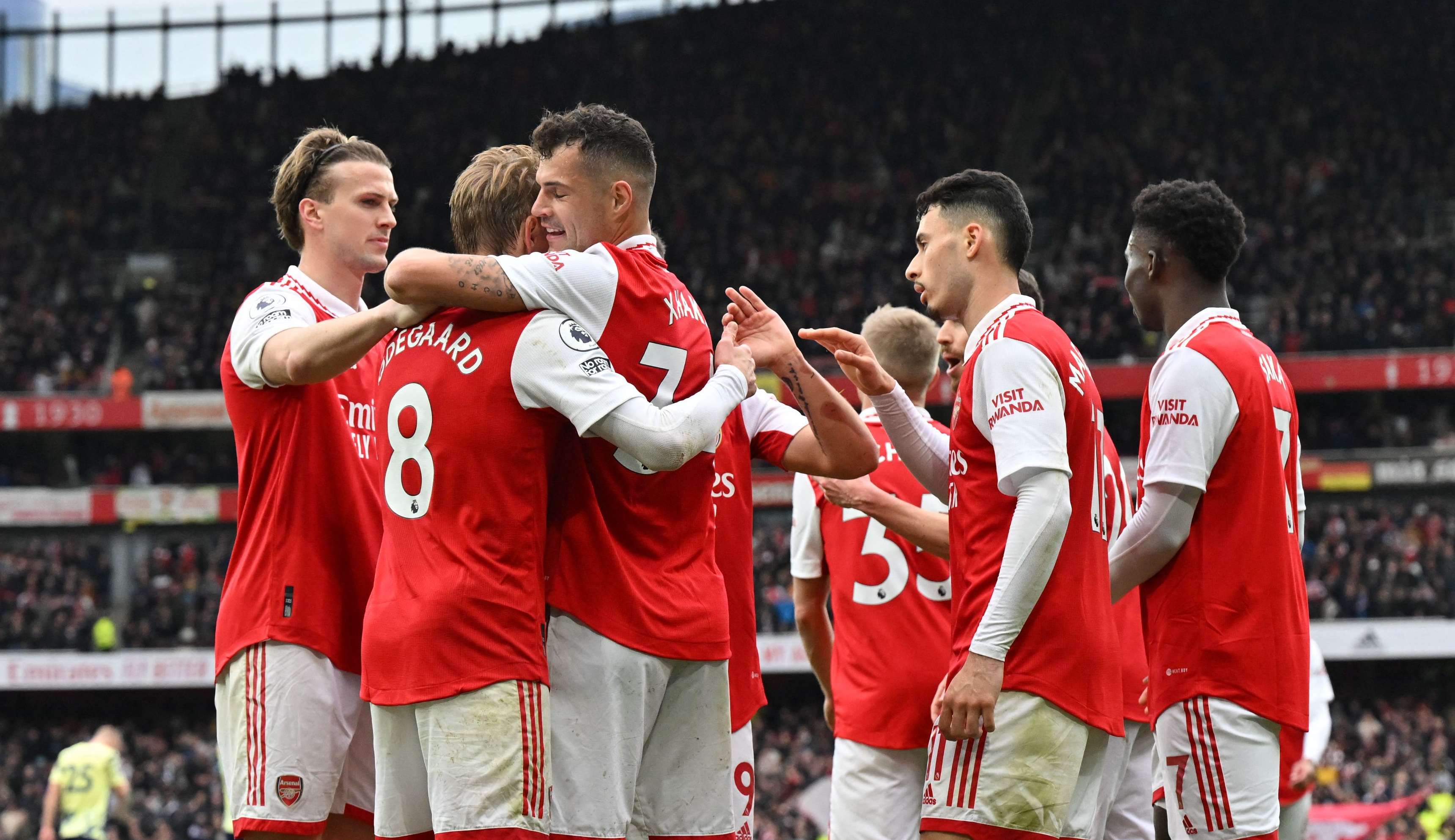 Gabriel Jesus marca depois de 6 meses e Arsenal segue vivo para o título da Premier League