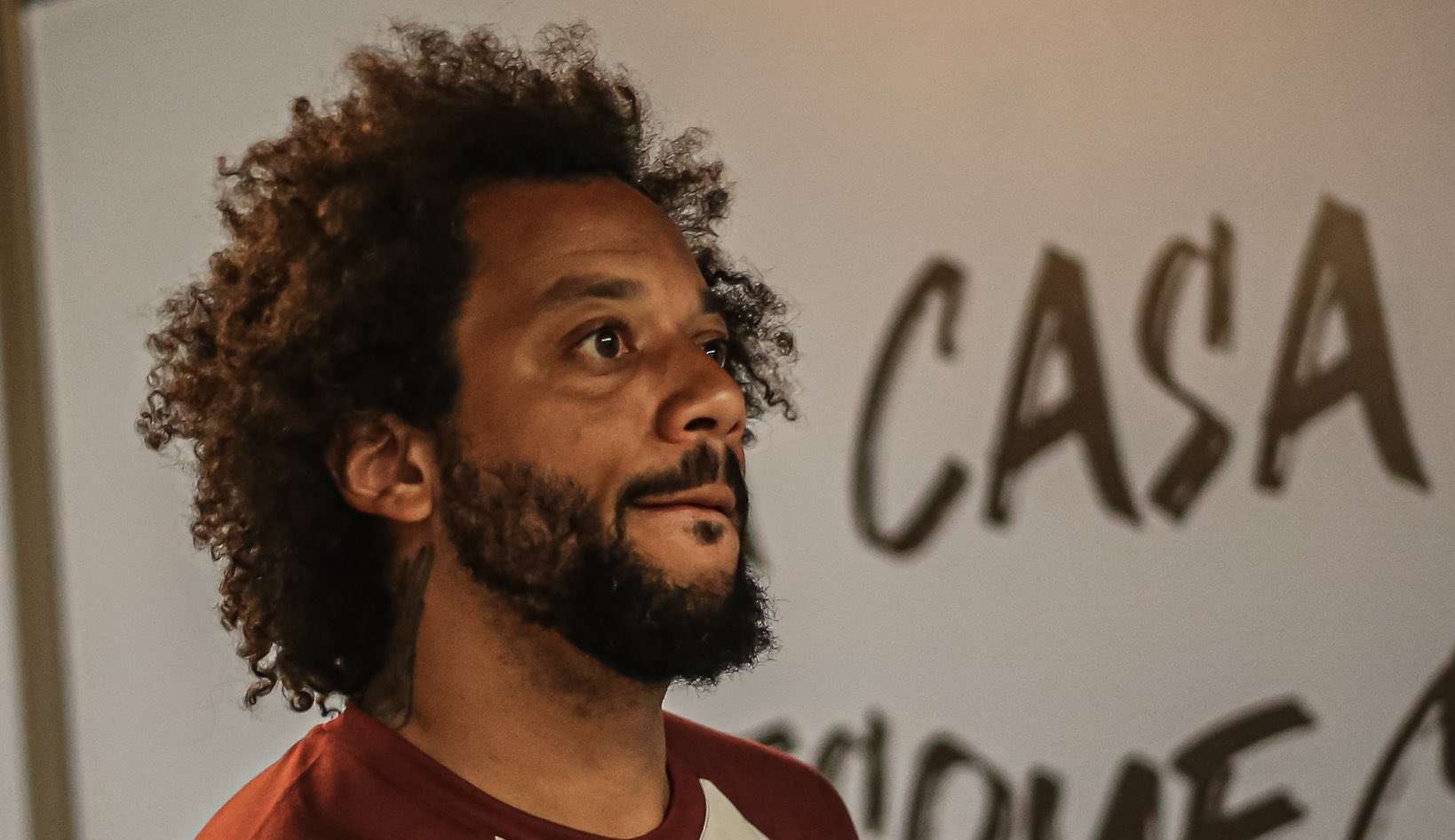 Marcelo acompanha derrota do Fluminense no banco de reservas