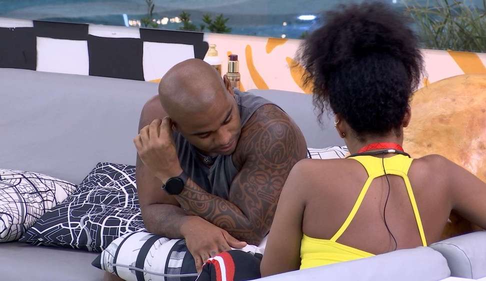 Cezar revela que é calvo por opção e explica o motivo: “Combinou com meu estilo”