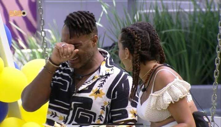 Fred chora após receber mensagem do irmão