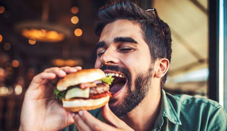 Alimentos que você precisa evitar: diminua o consumo e perceba a mudança em sua vida