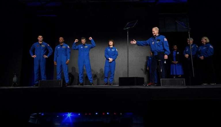 Nasa escolhe primeira mulher e primeiro astronauta negro para sobrevoo lunar