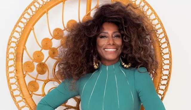 Acervo de luxo de Glória Maria é vendido em brechó on-line