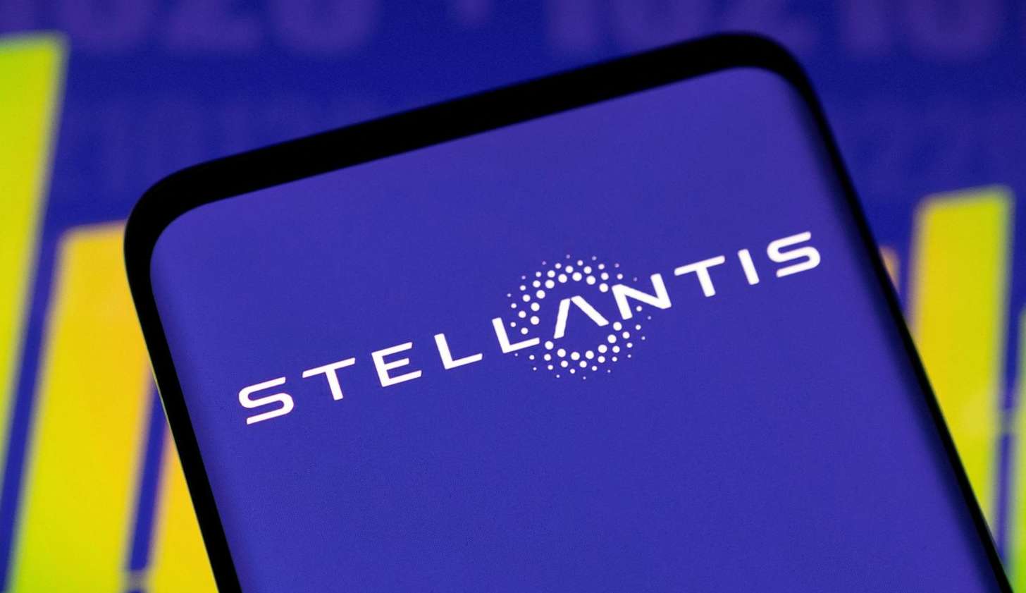 Stellantis busca sua terceira fábrica de baterias com parceria da Parasonic