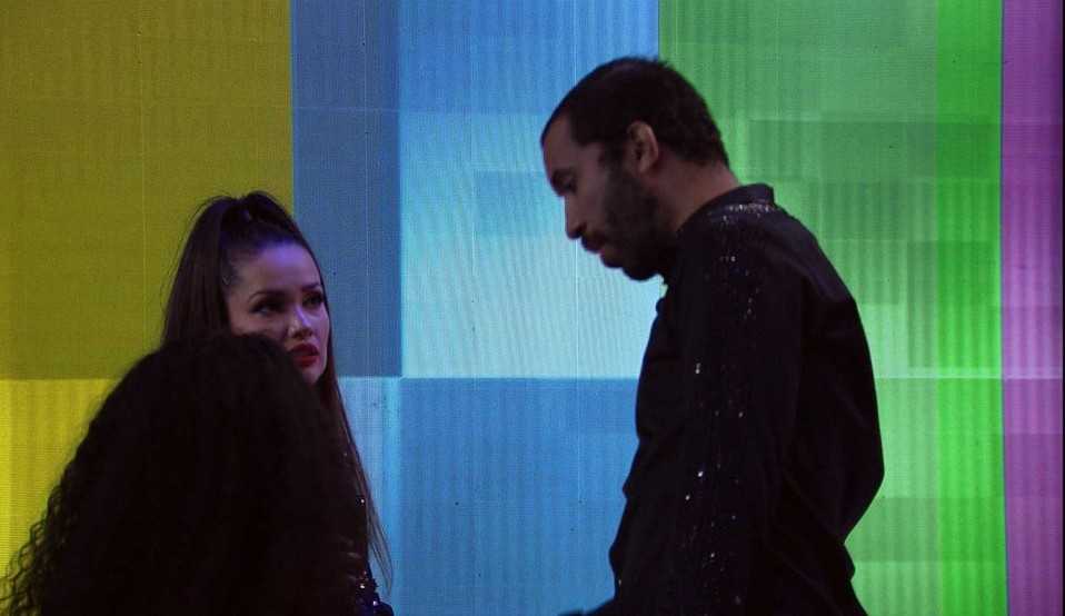 Juliette confronta Gilberto e diz estar se sentindo excluída: ‘Se você acha que vai sair, por que não fica comigo?’