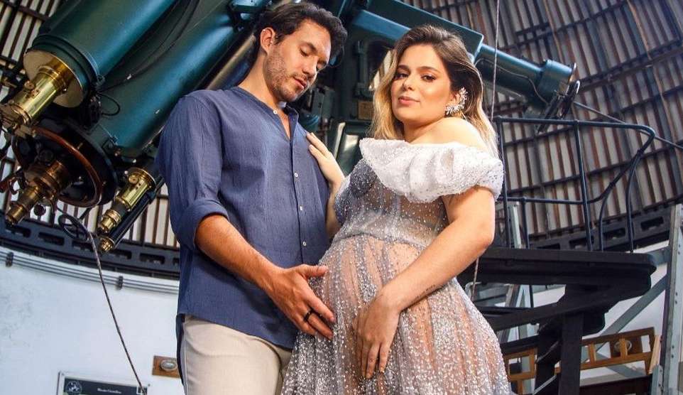 Viih Tube publica vídeo gravado em sua oitava semana de gravidez