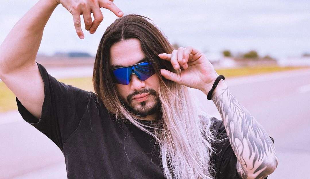 Gee Rocha do NX Zero sofre acidente de moto, mas shows são mantidos