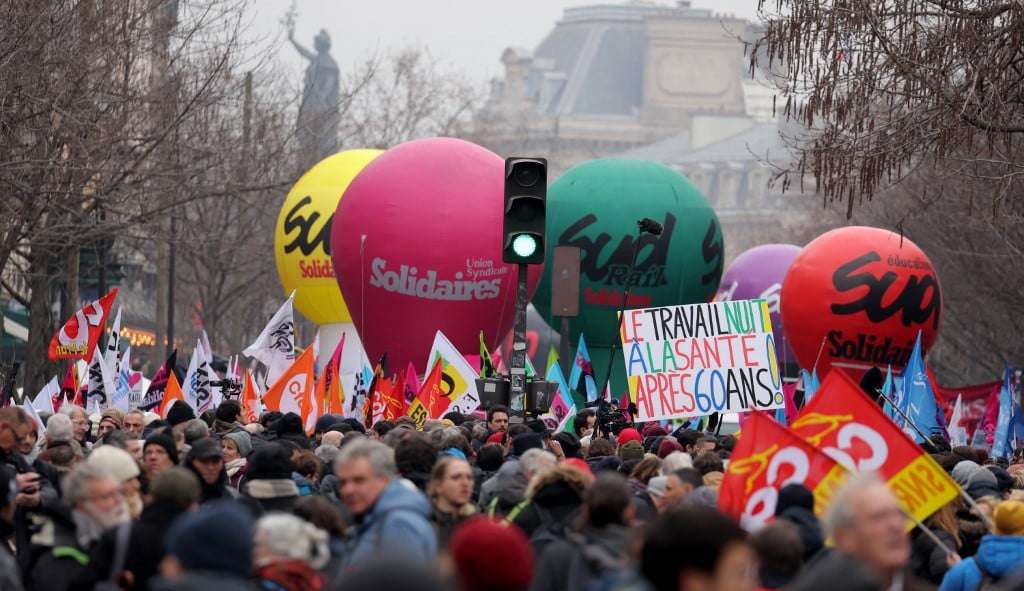 Franceses seguem em protesto contra reforma da Previdência