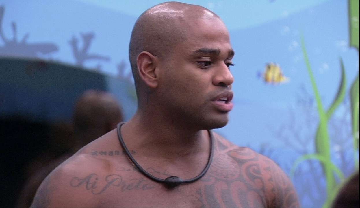 Cézar diz que foi chamado de “machista” por Bruna Griphao e amigas durante briga