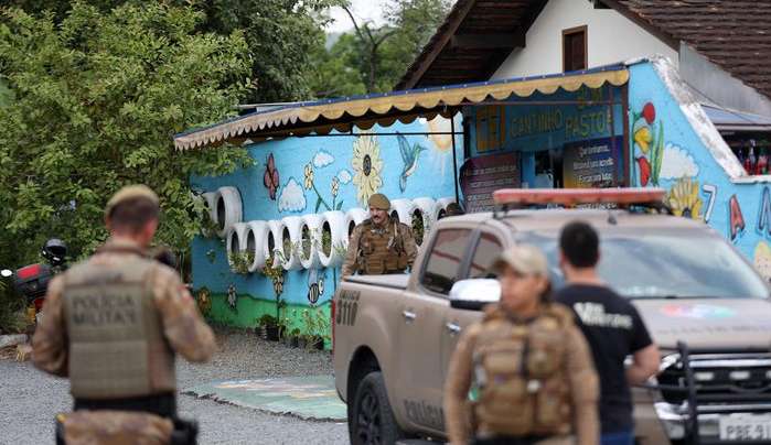 Prefeitura de Blumenau estuda inclusão de segurança nas escolas após ataque a creche