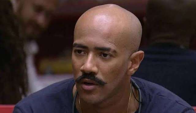 Líder Ricardo disparou três alvos no queridômetro