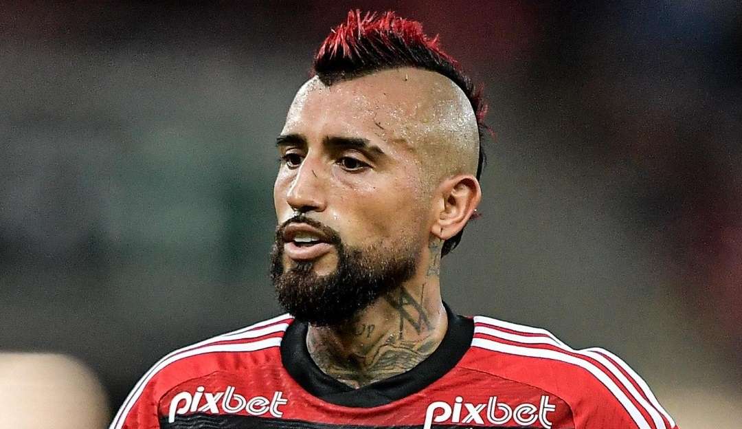 Vidal tem edema no cotovelo e pode ficar fora da final do Campeonato Carioca