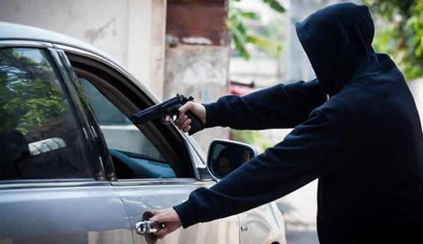 Homem é liberado de cativeiro por ter saldo negativo em banco