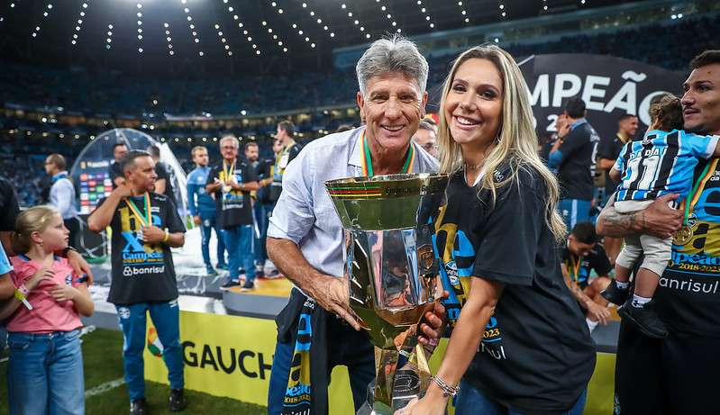 Renato ganha mais um título, farpa rival e vê o Grêmio preparado para a temporada