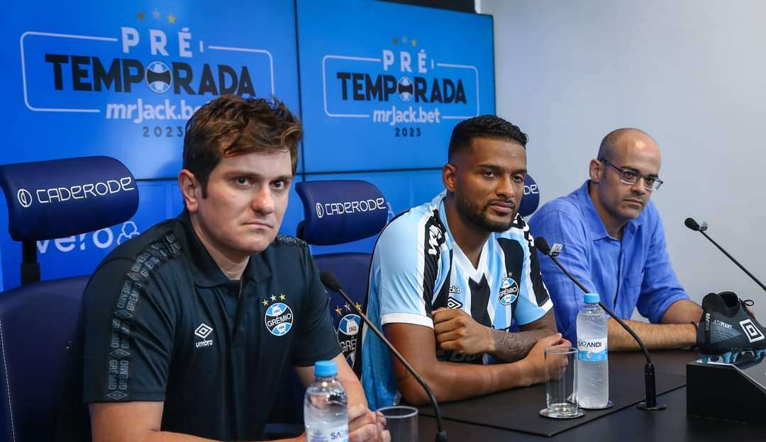 Reinaldo sofre grave lesão no joelho e pode desfalcar Grêmio