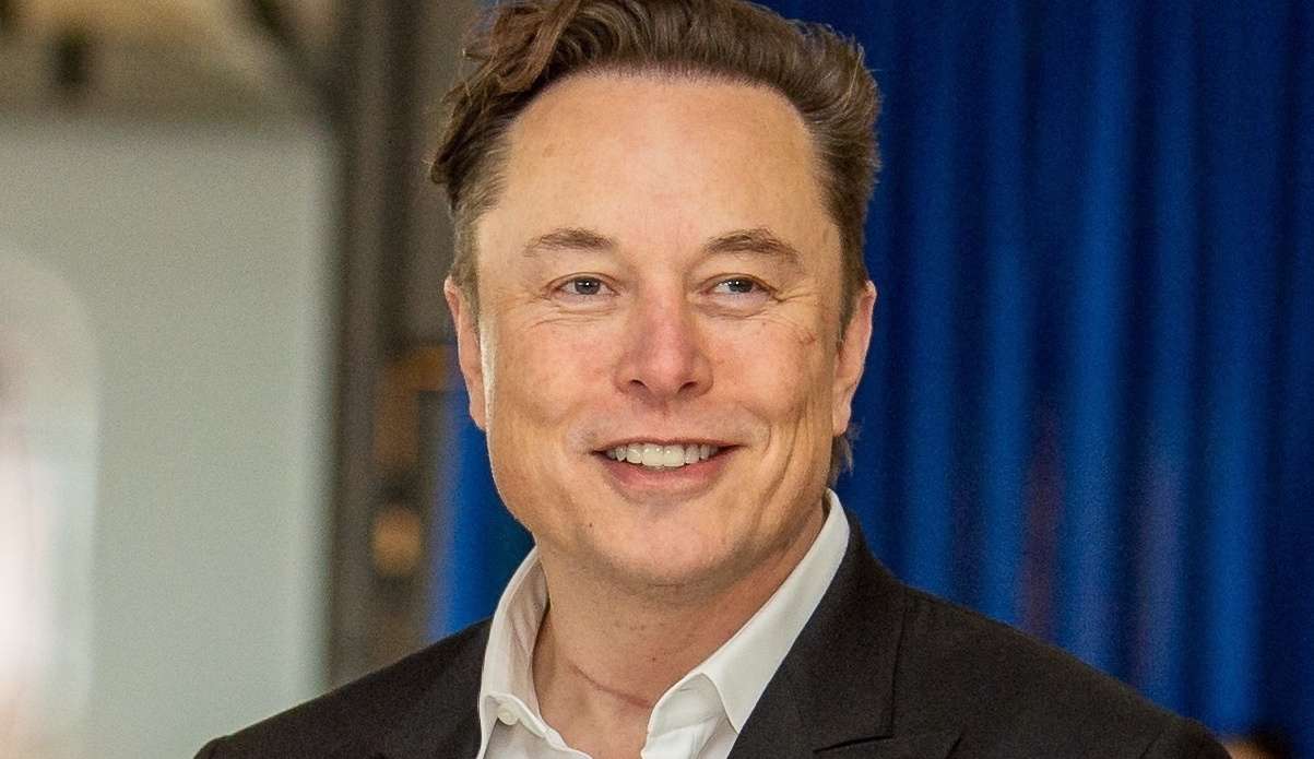 Tesla termina a semana como a empresa que menos lucrou em lista da Forbes