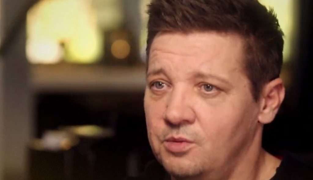Jeremy Renner se declara culpado pelo acidente que quase tirou a própria vida