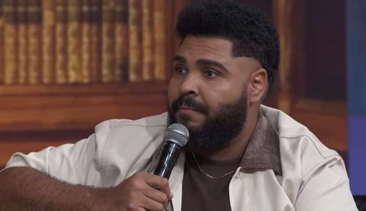 Paulo Vieira defende roteirista da Globo de ataques