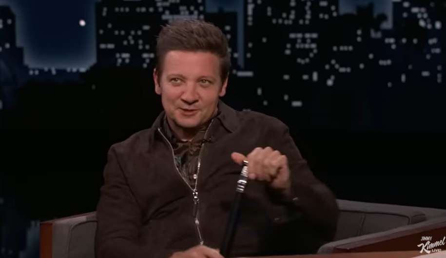 Jeremy Renner conta detalhes do acidente de snowcat em entrevista