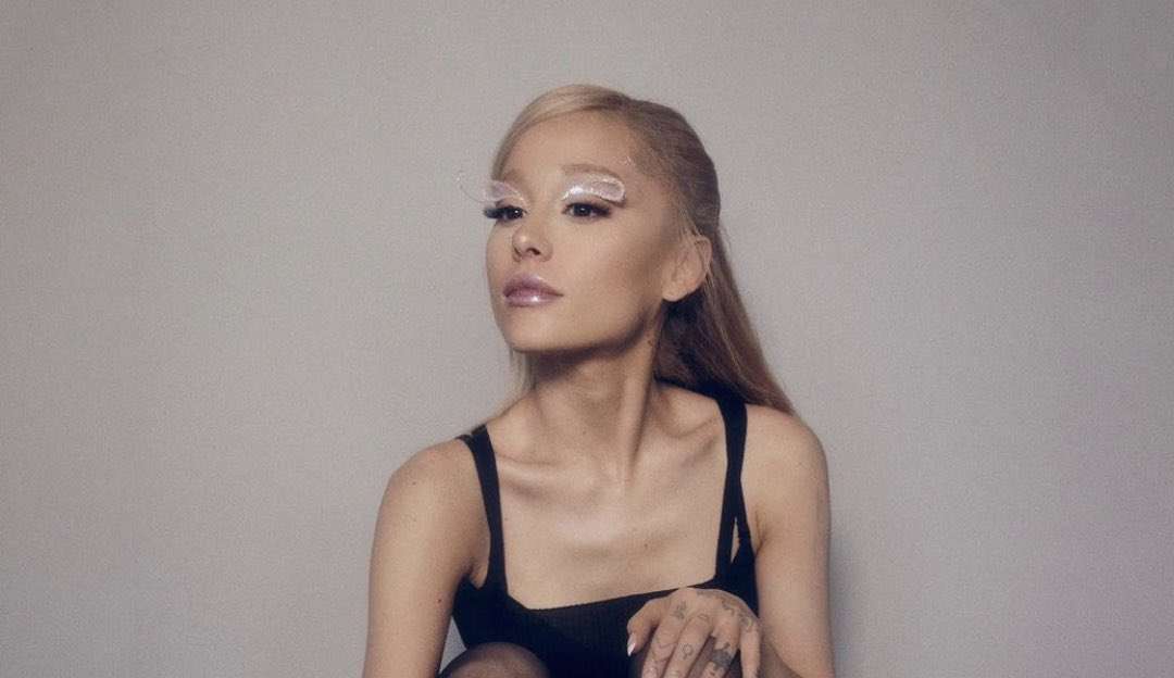 Ariana Grande rebate comentários sobre sua aparência